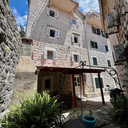Pavle Apartmani Рисан Экстерьер фото
