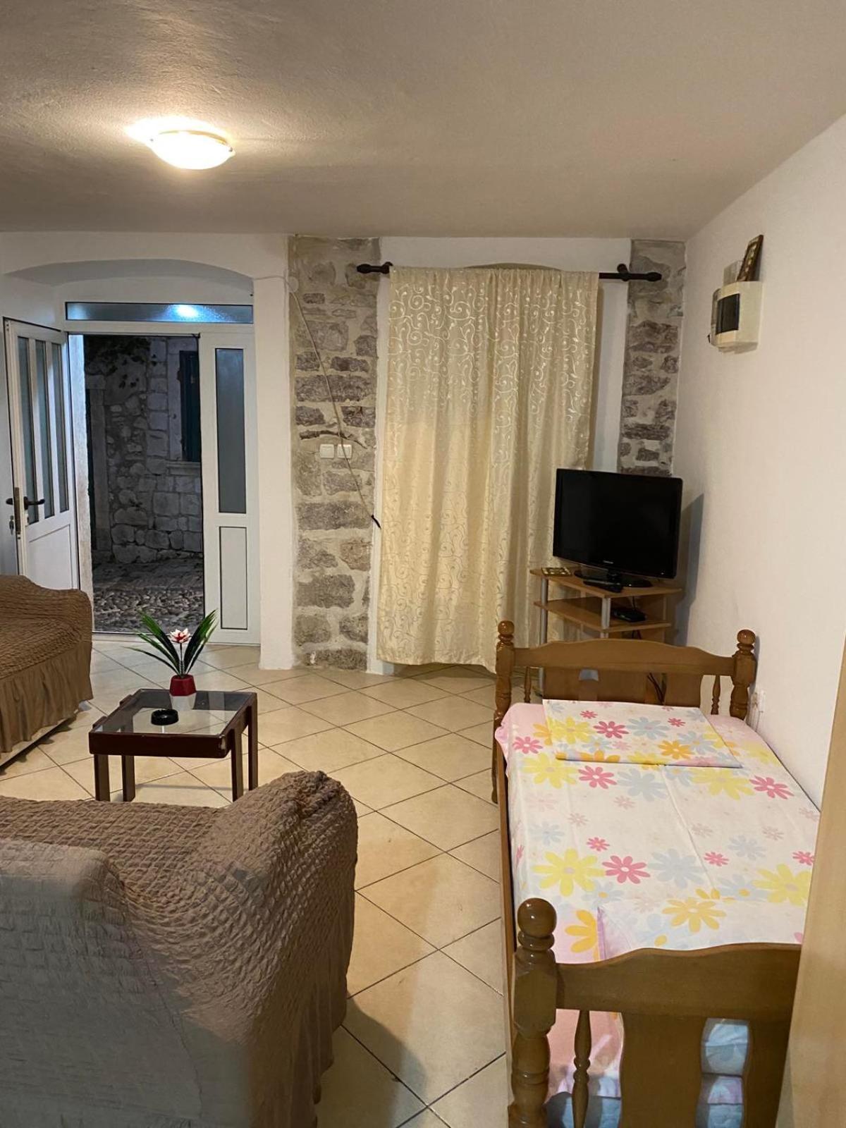 Pavle Apartmani Рисан Экстерьер фото